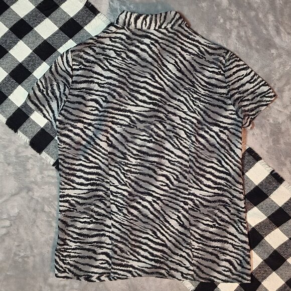 6 | Liz Claiborne | Zebra Print Short Sleeved Button Down Shirt - Picture 3 of 5